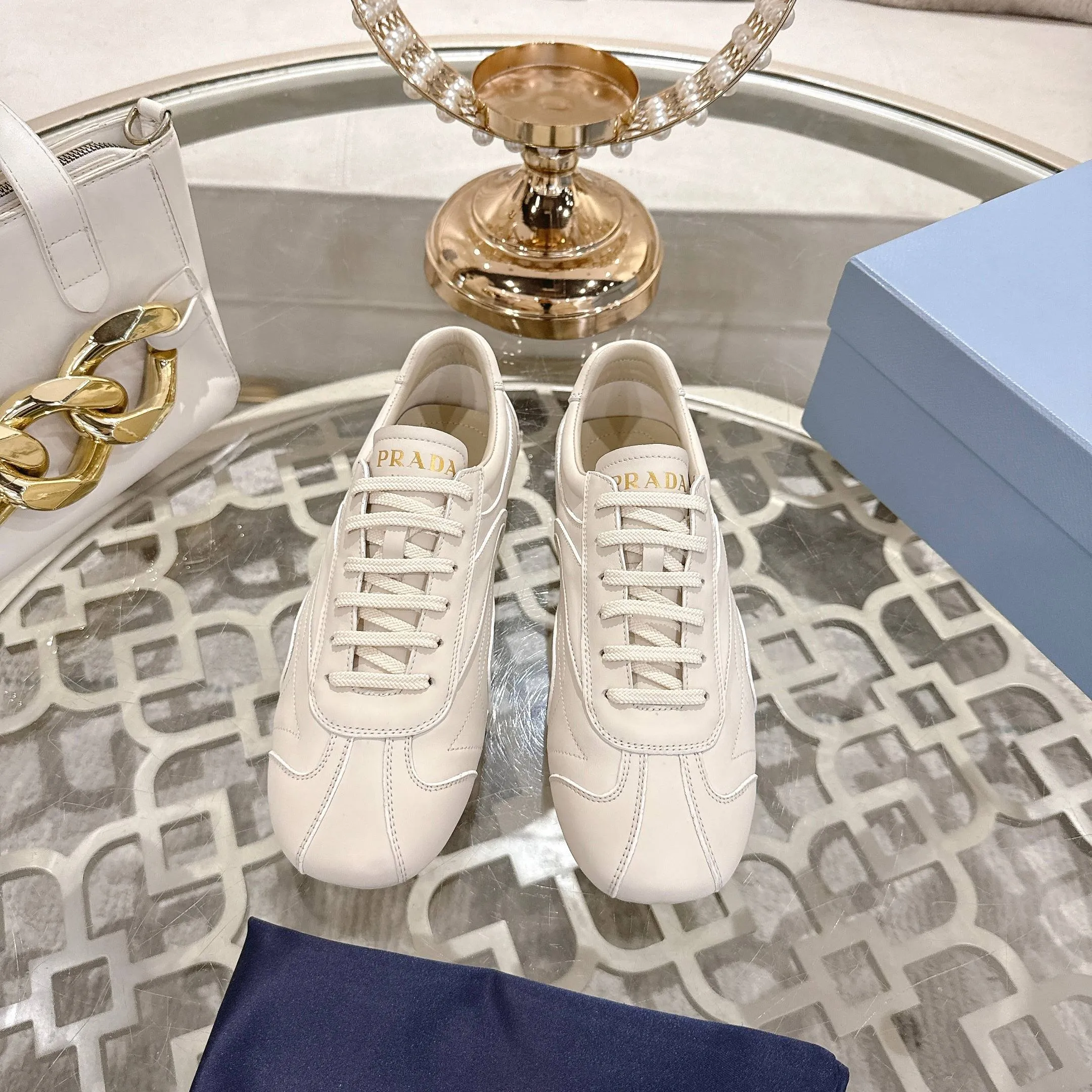 P600. PRADA for couples, casual shoes for couples, originally developed 1:1, made of imported cowhide, silk sheepskin lining, rubber outsole, comfortable and soft on the feet, size for women: 35 to 41. Male 38 to 45